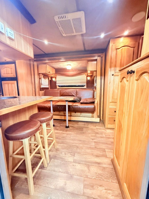 Thumbnail: Used 2007 Bloomer 4 Horse 16' LQ Midtack! STOCK#:1116