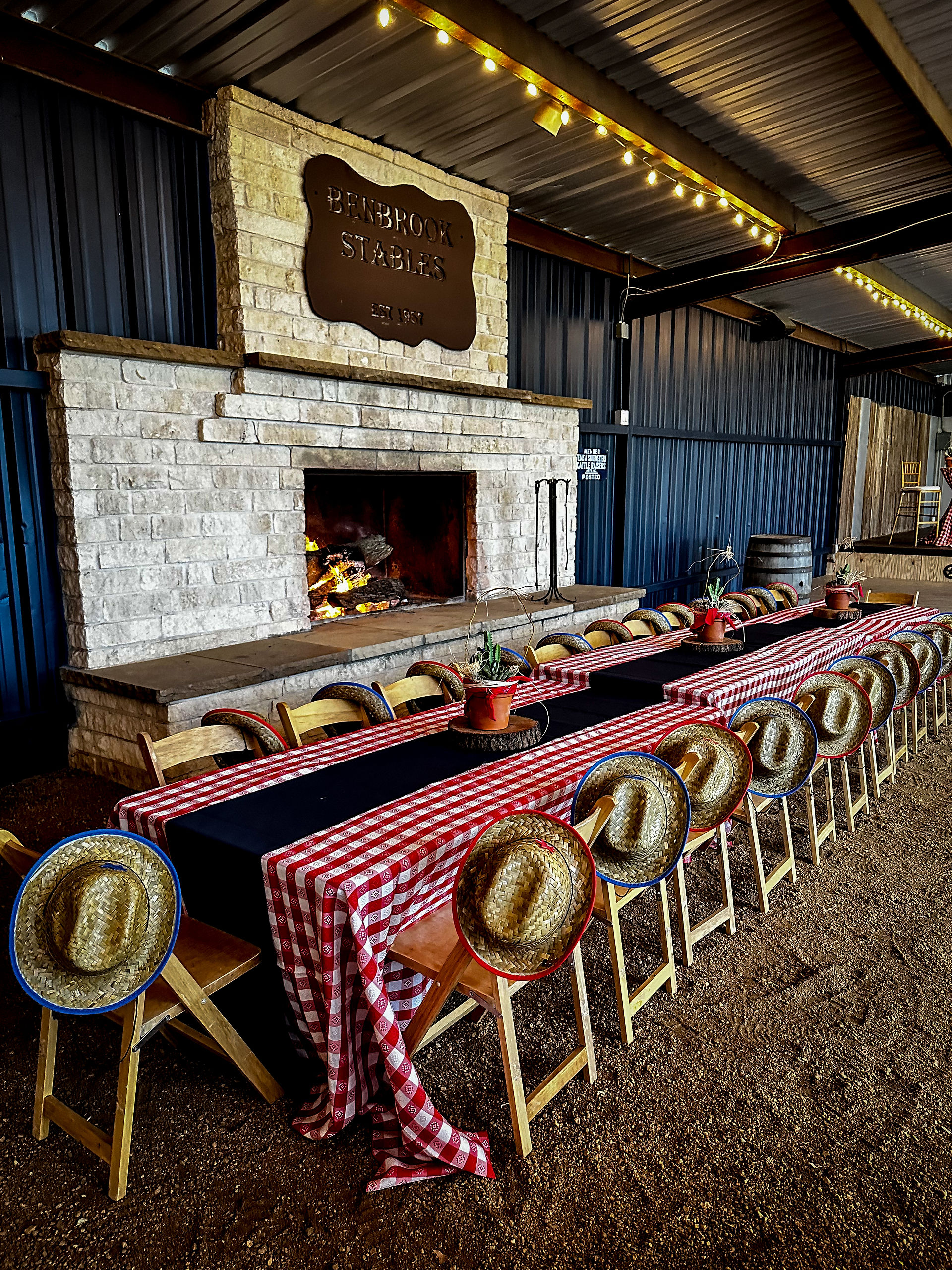 Children enjoying a fun-filled birthday party at Benbrook Stables in Fort Worth, Texas, featuring pony rides, outdoor games, and a beautiful ranch setting. A perfect venue for an unforgettable celebration!