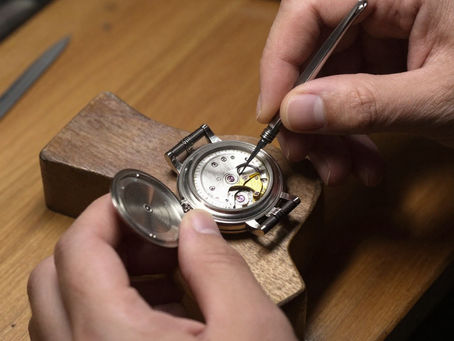 Why Vintage Watch Restoration Is Worth the Investment?