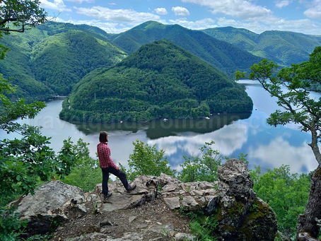 Cele mai bune lacuri pentru camparea cu rulota în nord-vestul României