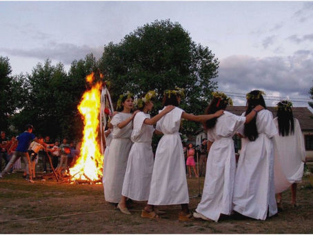 Călătorii cu Rulota în Explorarea Legendelor și Poveștilor Populare din Maramureș