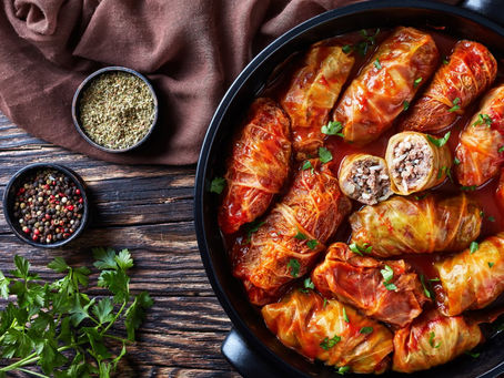 O călătorie culinară: mâncăruri tradiționale de încercat în călătoriile cu rulota prin nord-vestul României