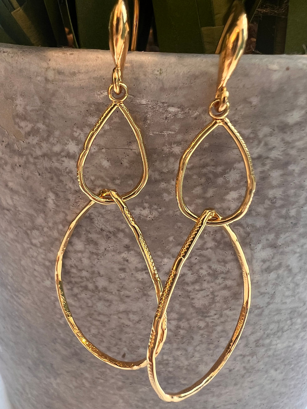 Boucles d’oreilles ovales entrelacés en plaqué or