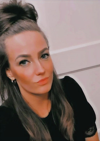 foto richelle review_edited.jpg