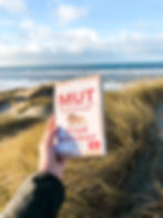 Mut ist das neue Buch des Bestseller-Autors Ryan Holiday. Wie schon seine Vorgänger folgt es einem ganz bestimmten Prinzip.