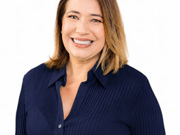Juliana Pires, foi indicada, aprovada e será, Laureada, credenciada, Aclamada e Diplomada como Comendadora da Ordem do Mérito do Elo Social.