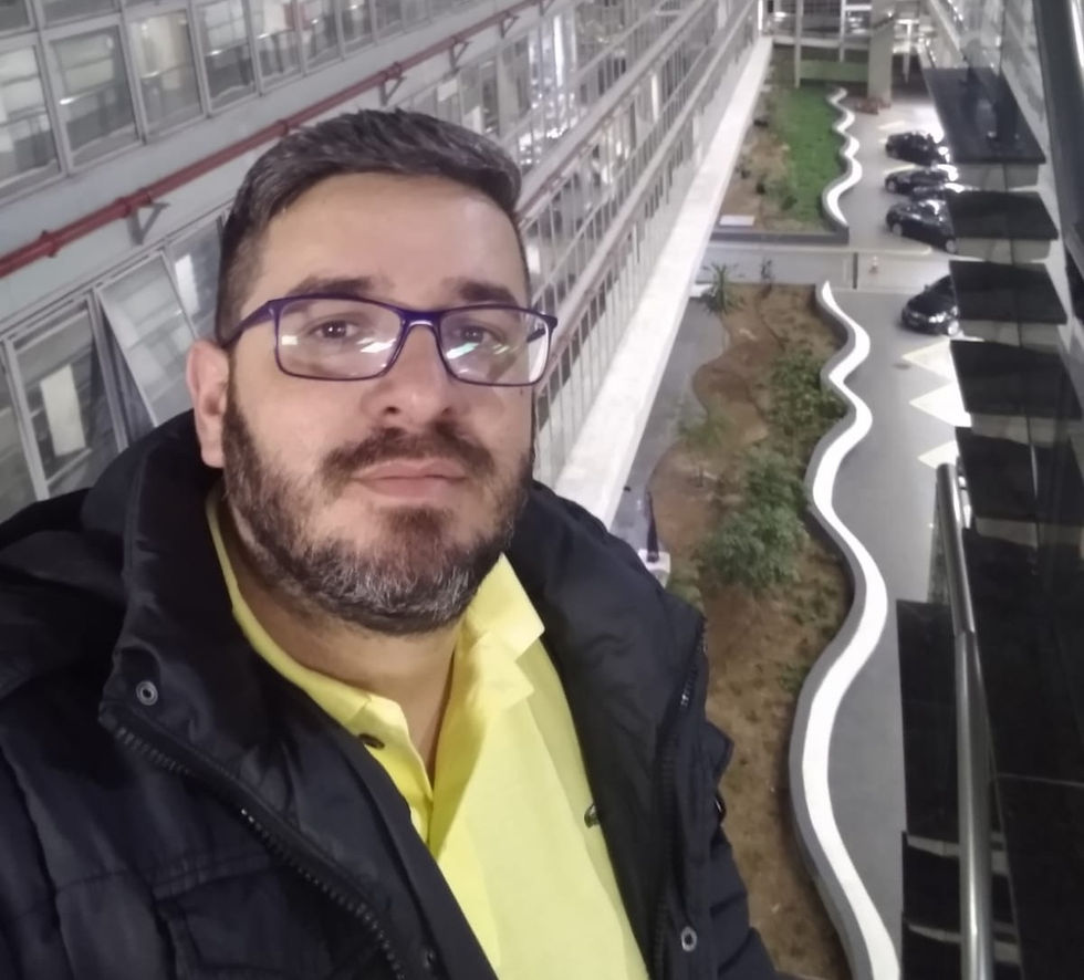 Alexandro Roberto de Aguiar, foi indicado, aprovado e será, Laureado, Aclamado e Diplomado como Comendador da Ordem do Mérito do Elo Social.