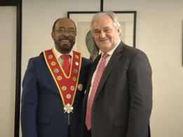 Paulo Roberto Socha Primo, chefe de gabinete do Senador Senador Izalci Lucas, padrinho distrital do Projeto Social do Cidadão no DF, recebe o Comendador e Dr. Jomateleno em audiência.