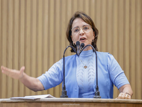 Emília Corrêa Santos Bezerra, Prefeita do município de Aracaju - Sergipe é  Notificada da implantação dos Projetos do Elo Social no município e convidada a apadrinha-los.