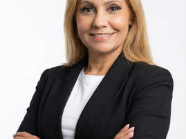 Regina Célia dos Santos Ribeiro, foi indicada, aprovada e será, Laureada, Credenciada, Aclamada e Diplomada como Comendadora da Ordem do Mérito do Elo Social.