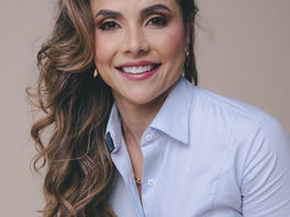 Dra. Anna Paula Weinhardt, foi  indicada, aprovada e será, Laureada, Aclamada e Diplomada como Comendadora da Ordem do Mérito do  Elo Social.