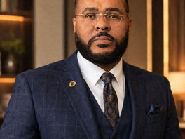 Joílson de Jesus, foi indicado, aprovado e será Laureado, Aclamado e Diplomado como Comendador da Ordem do Mérito do Elo Social.