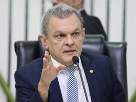 O Prefeito de Fortaleza, Sr. José Sarto Nogueira Moreira é notificado