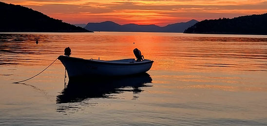 Boot bei Sonnenuntergang