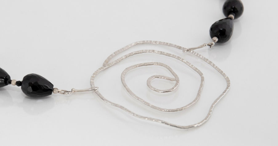 Ketting met facet geslepen onyxen