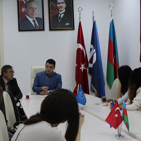 Araz Hətəmzadə və Saffet Ahmet Çevik məzunlara diplomların təqdim etmişdir