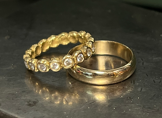 WEDDING RINGS IN GOLD WITH DIAMONDS AND PERSONALISED ENGRAVING