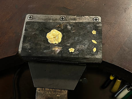 MAKING A GOLD FLOWER