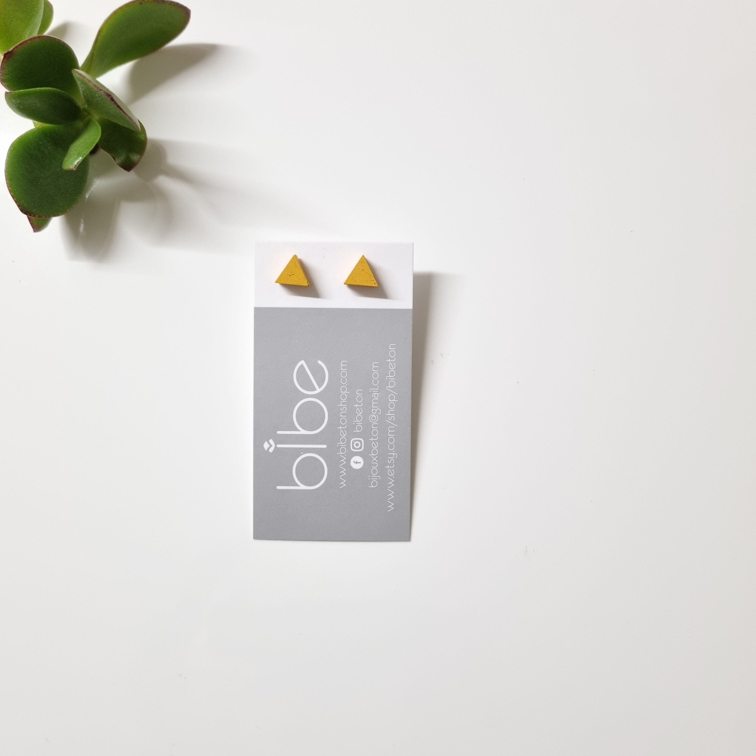 Napsárga háromszög füli 