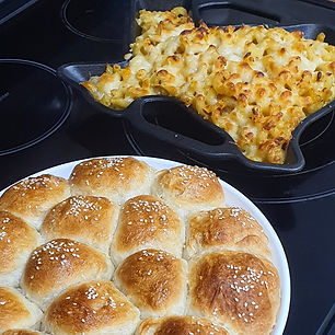 Texas 3-cheese Mac & Cheese with homemade Dinner Rolls