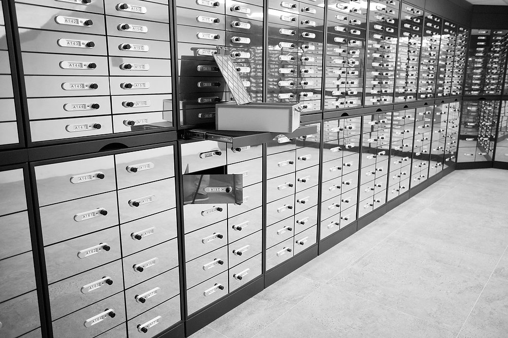 Why store gold in professional vaults offering safe deposit boxes?