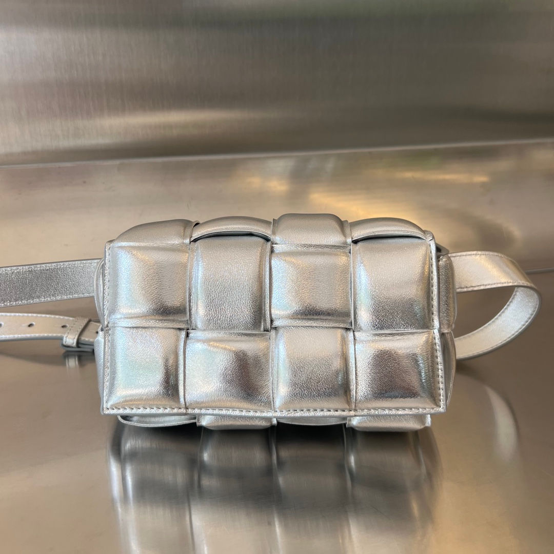 BOTTEGA VENETA CASSETTE MINI BELT BAG