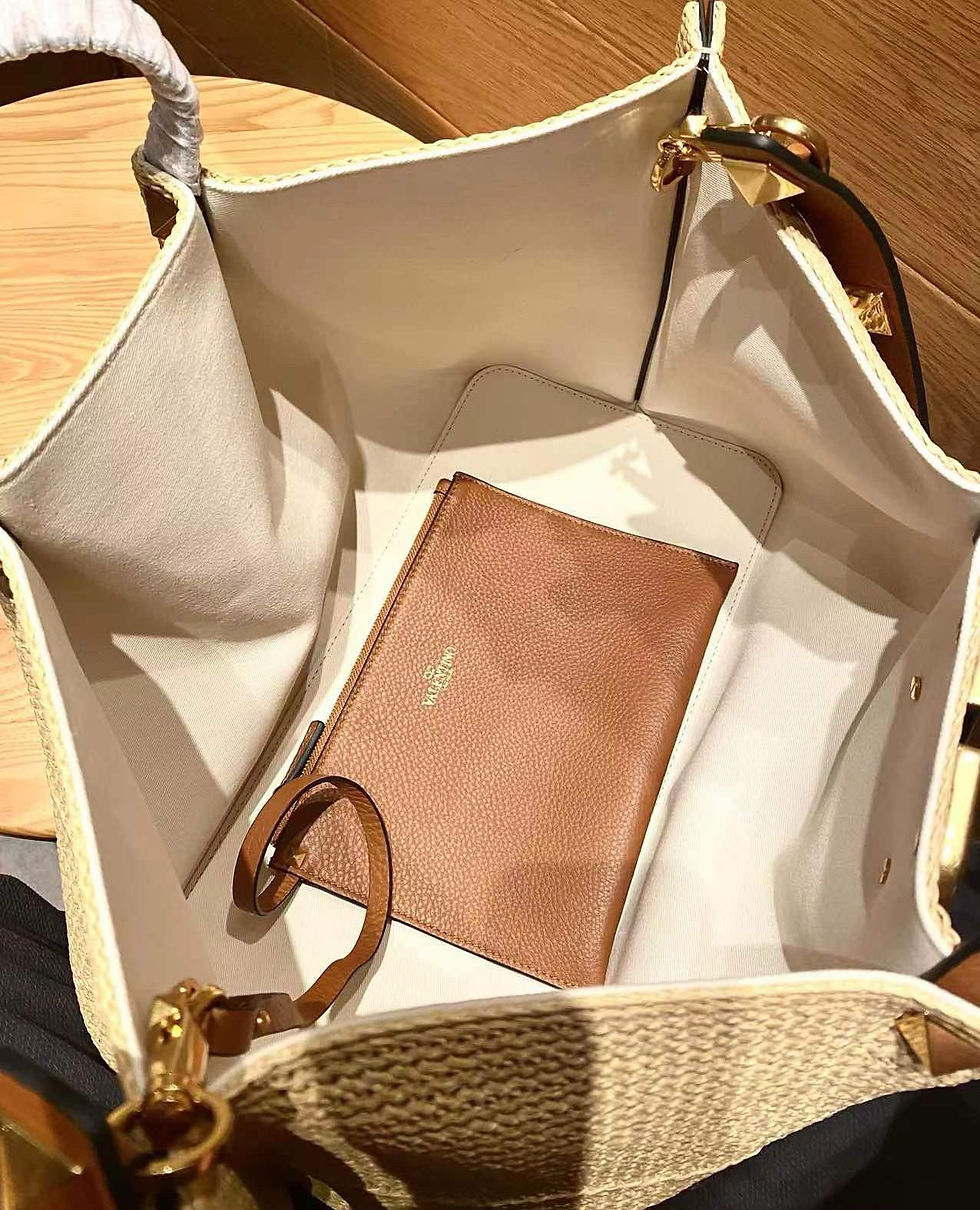 Thumbnail: VALENTINO GARAVANI MEDIUM SUMMER RAFFIA TOTEBAG 