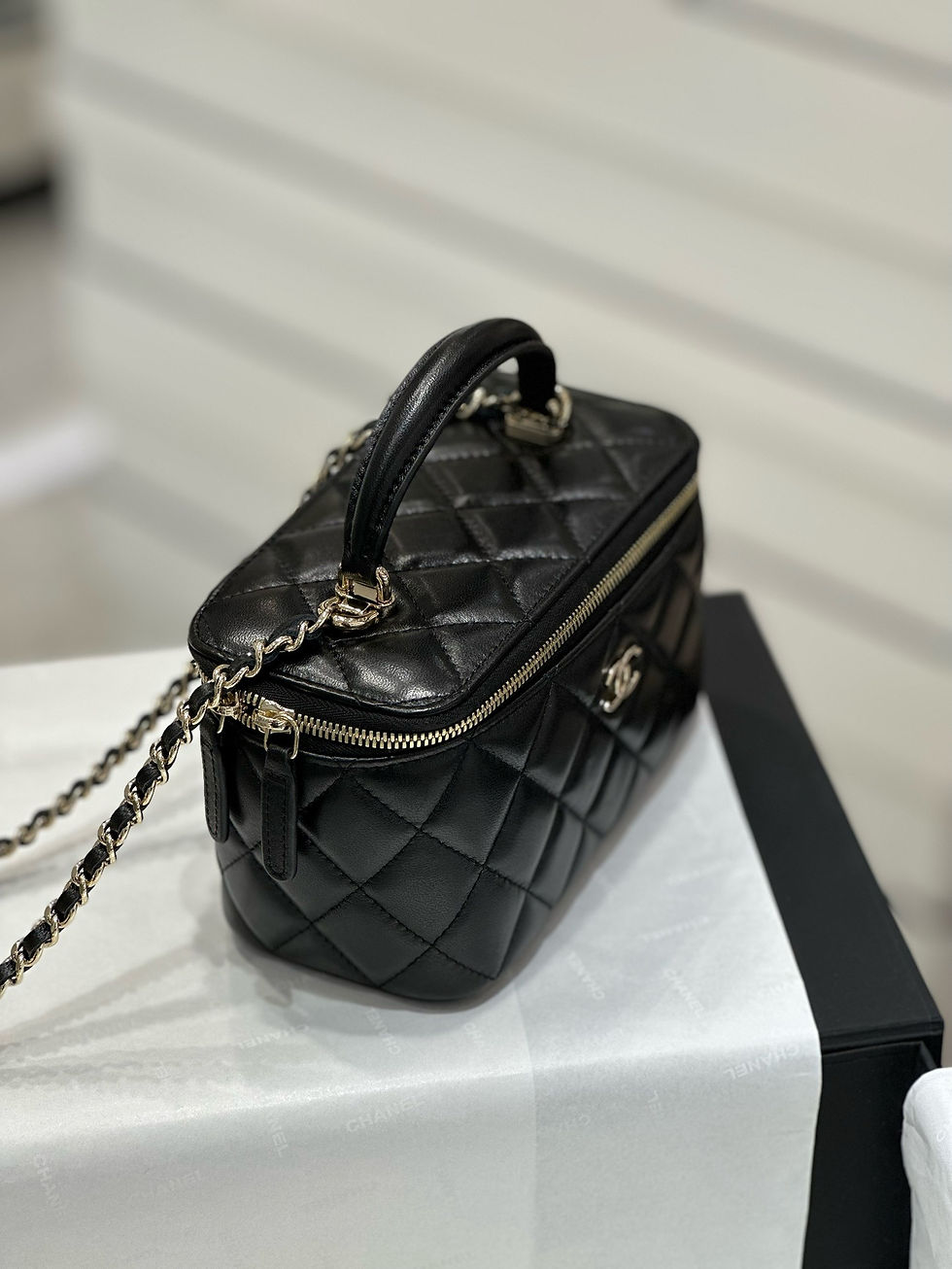 Thumbnail: CHANEL VANITY TOP HANDLE  BAG