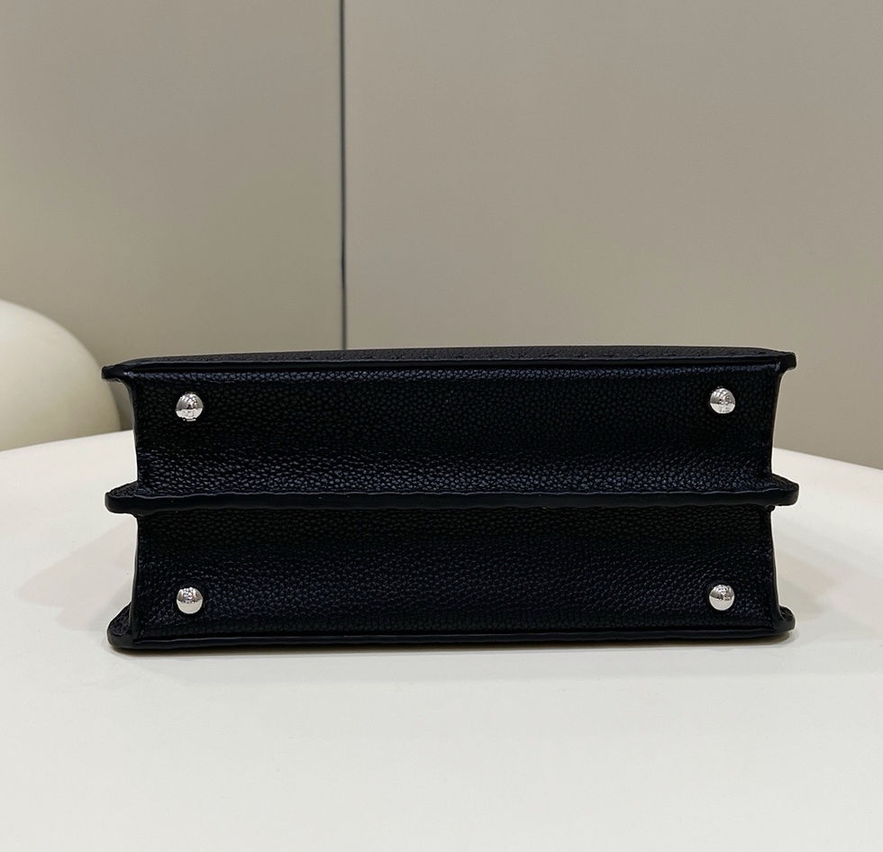 Thumbnail: FENDI PEEKABOO MEDIUM BAG