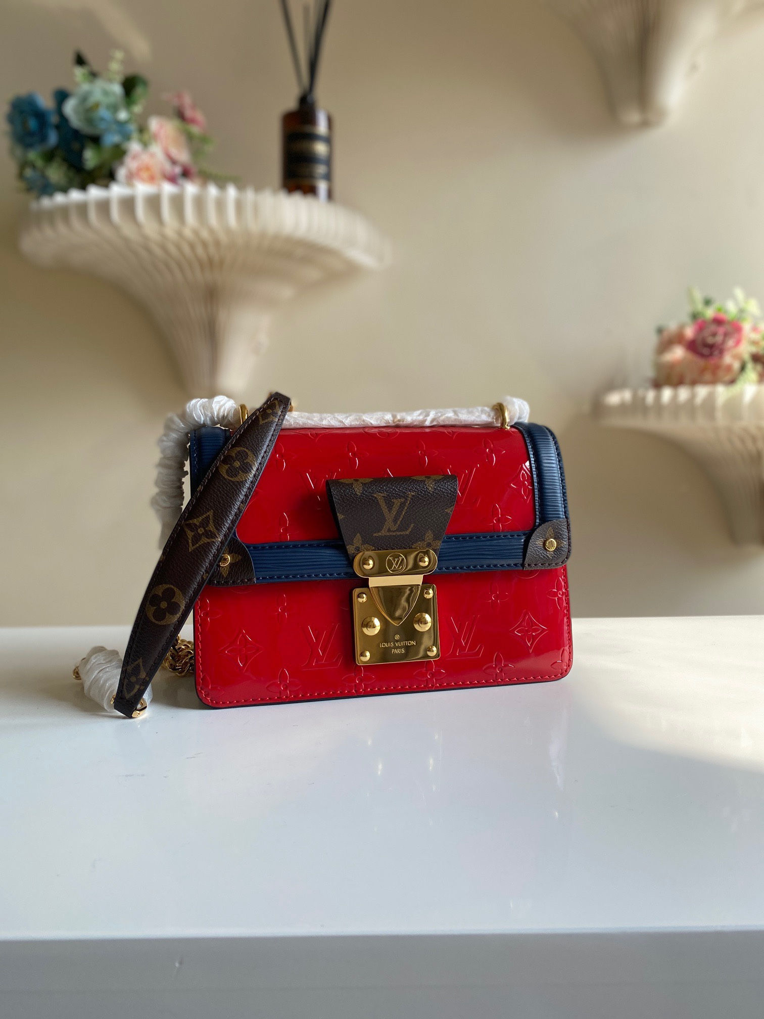 LV WYNWOOD MONOGRAM VERNIS LEATHER BAG