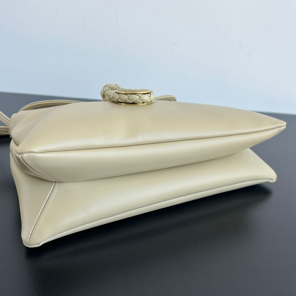 Thumbnail: BOTTEGA VENETA SMALL LIBERTA LEATHER SHOUDER BAG 