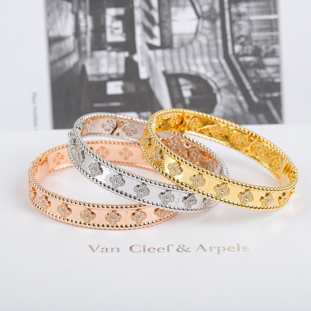 VAN CLEEF BRACELET