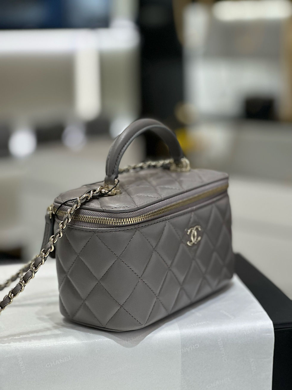 Thumbnail: CHANEL VANITY TOP HANDLE  BAG