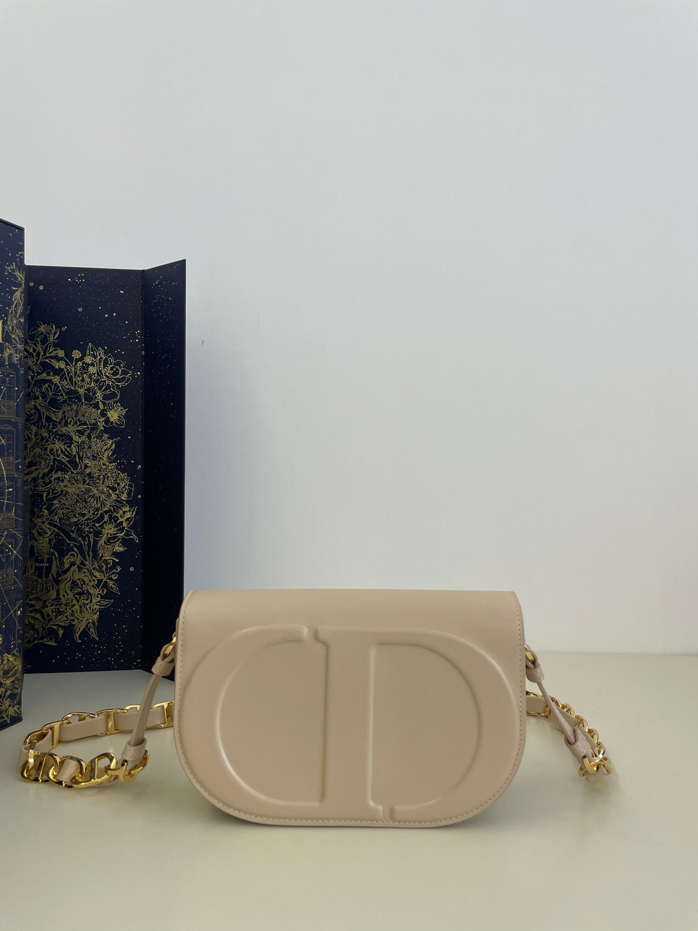 DIOR SIGNATURE BAG WITH STRAPS