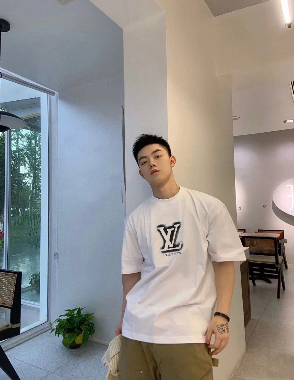 Thumbnail: LV TEE