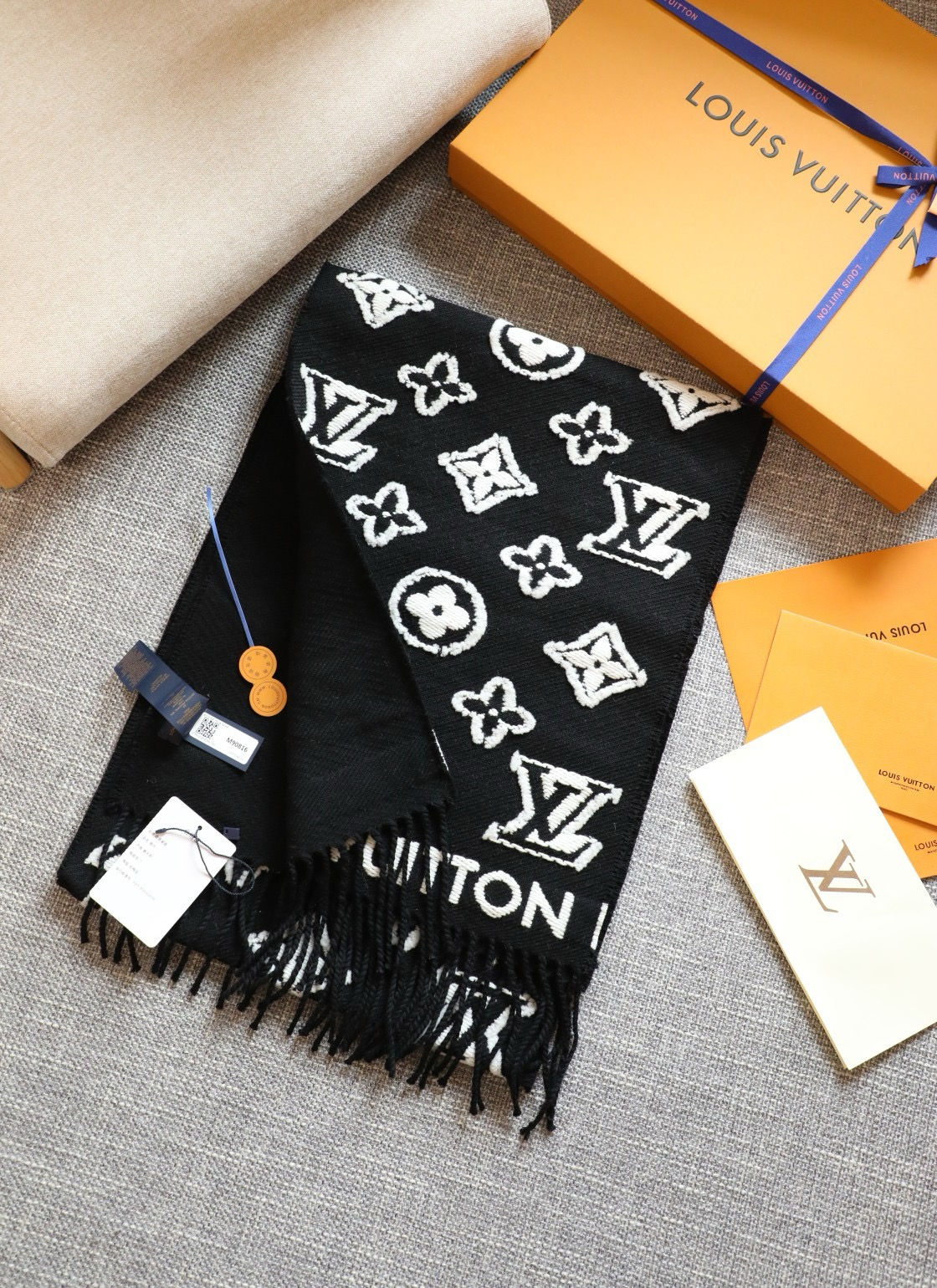 LV SCARF