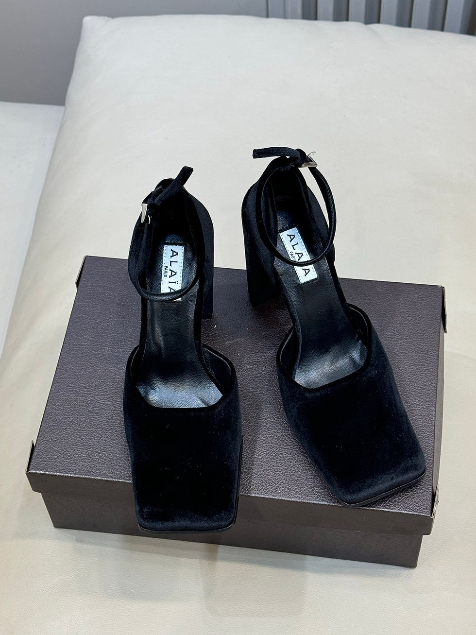 Thumbnail: ALAIA SQUARE 90 VELVET PUMPS HEELS 