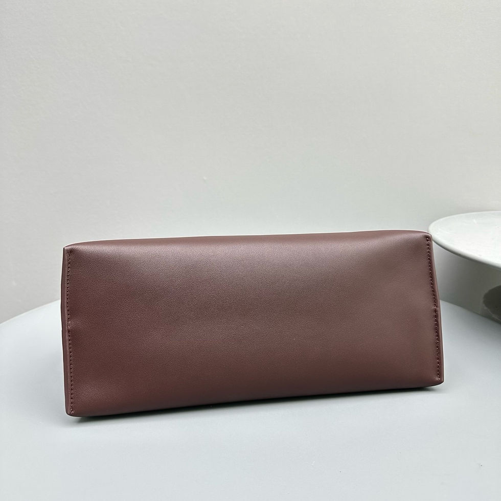 Thumbnail: THE ROW SIENNA LEATHER SHOULDER BAG 
