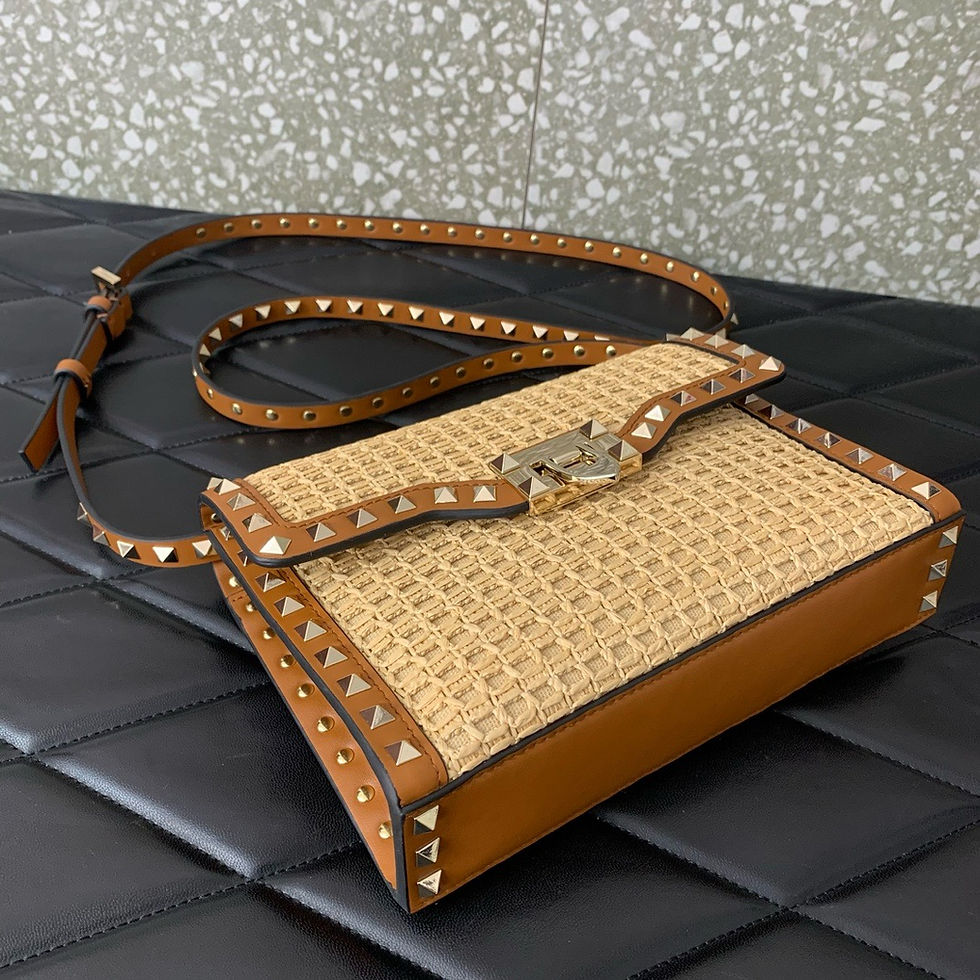 Thumbnail: VALENTINO GARAVANI SMALL ROCKSTUD RAFFIA SHOULDER BAG 