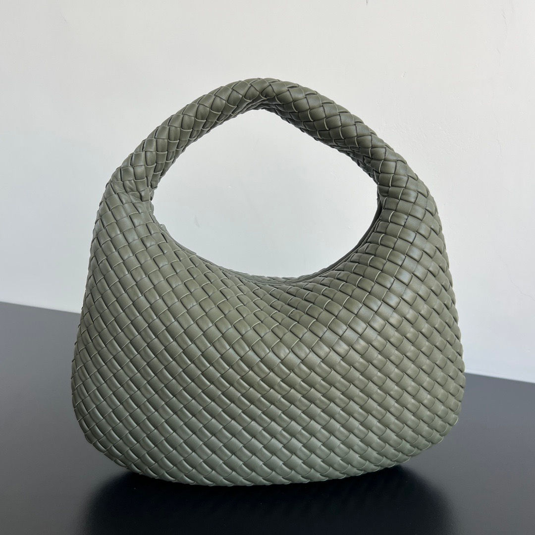 BOTTEGA VENETA INTRECCIATO SHOULDER BAG