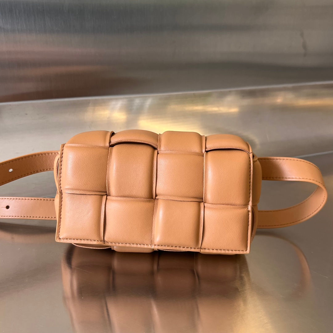 BOTTEGA VENETA CASSETTE MINI BELT BAG