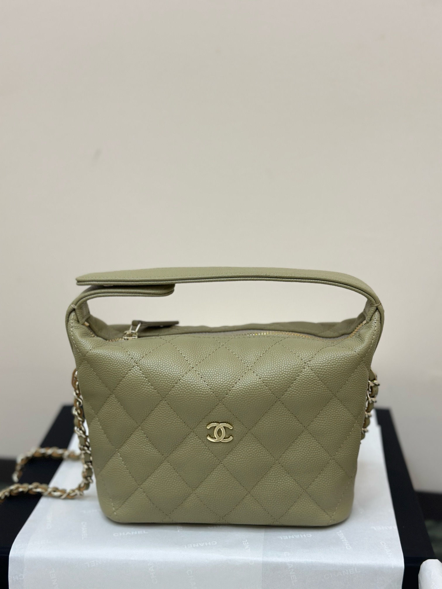 CHANEL 25C HOBO CLASSIC CHAIN LUNCH BOX BAG