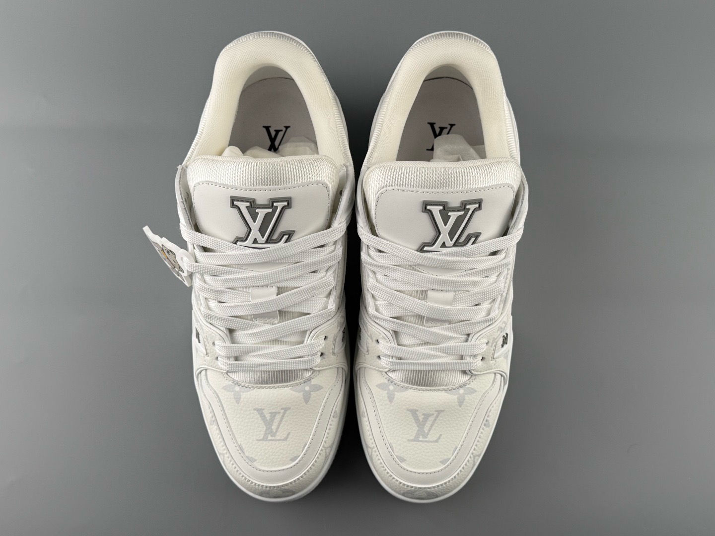 LV TRAINER  DISTRESSED SNEAKERS