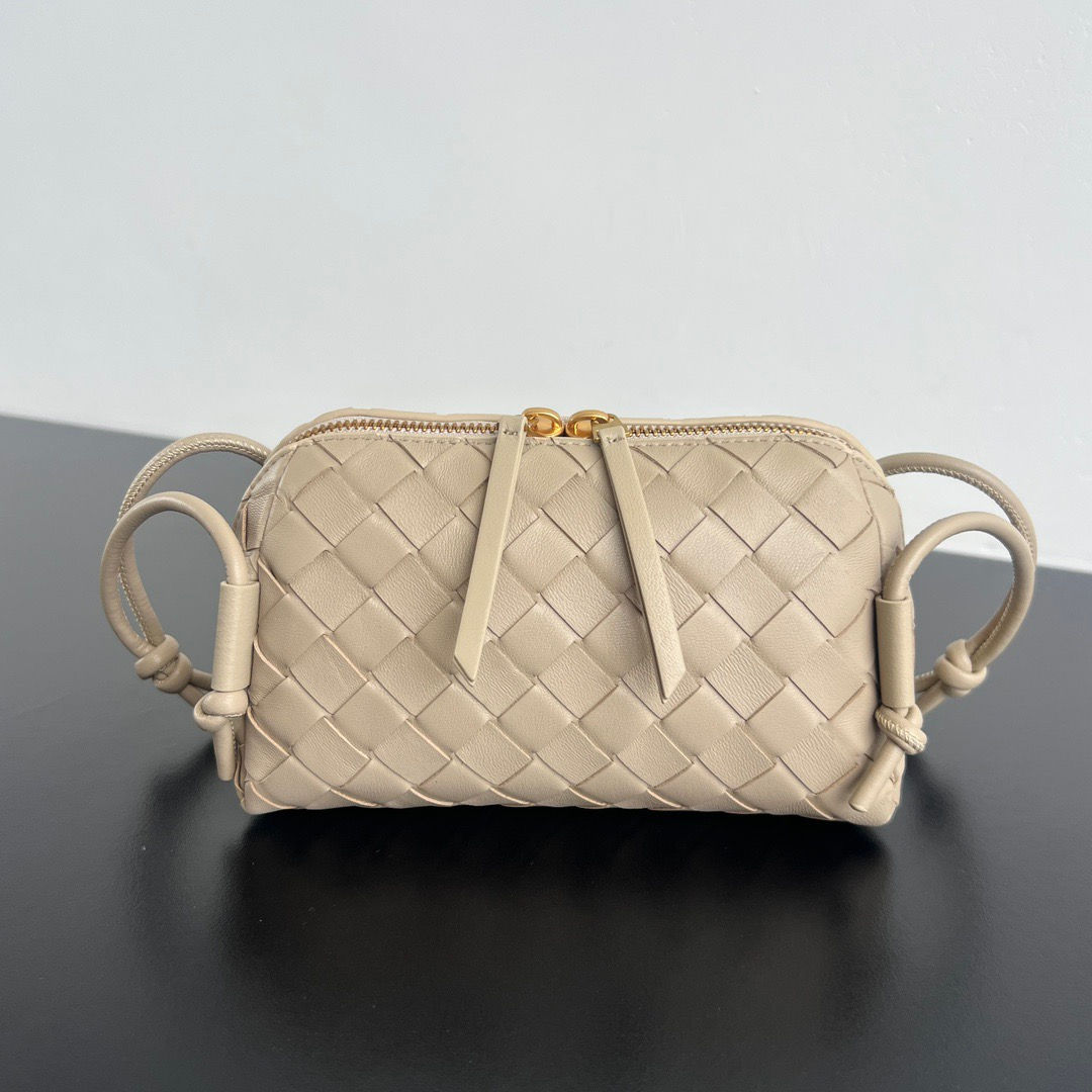 BOTTEGA VENETA CONCERT POUCH BAG