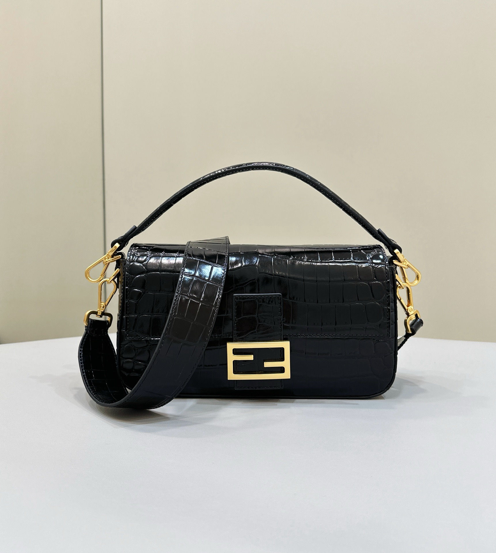 FENDI BAGUETTE SMALL BAG