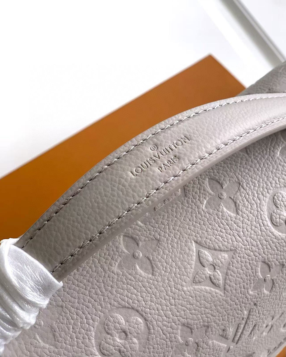 Thumbnail: LV POCHETTE METIS BAG 