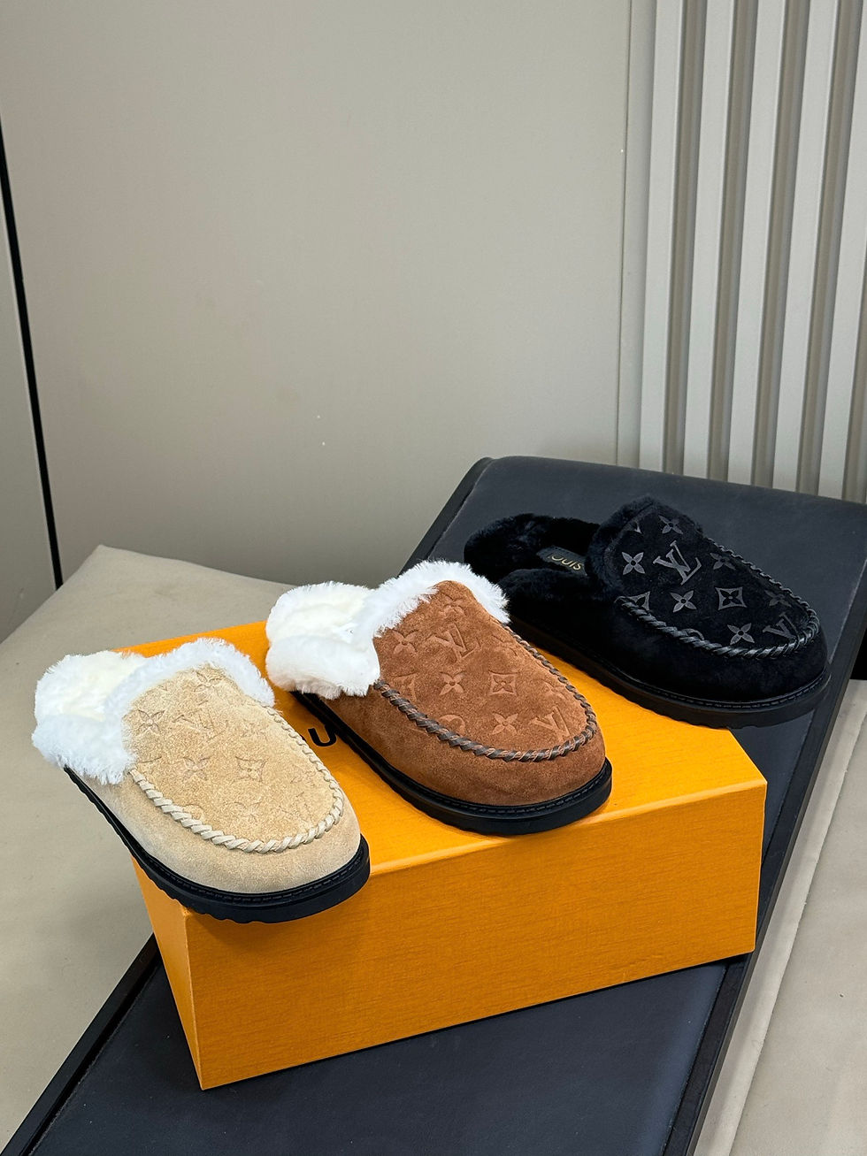 LV COLORADO COMFORT CLOSED MULES SUEDE CALF LEATHER WITH SHEARLING LINING