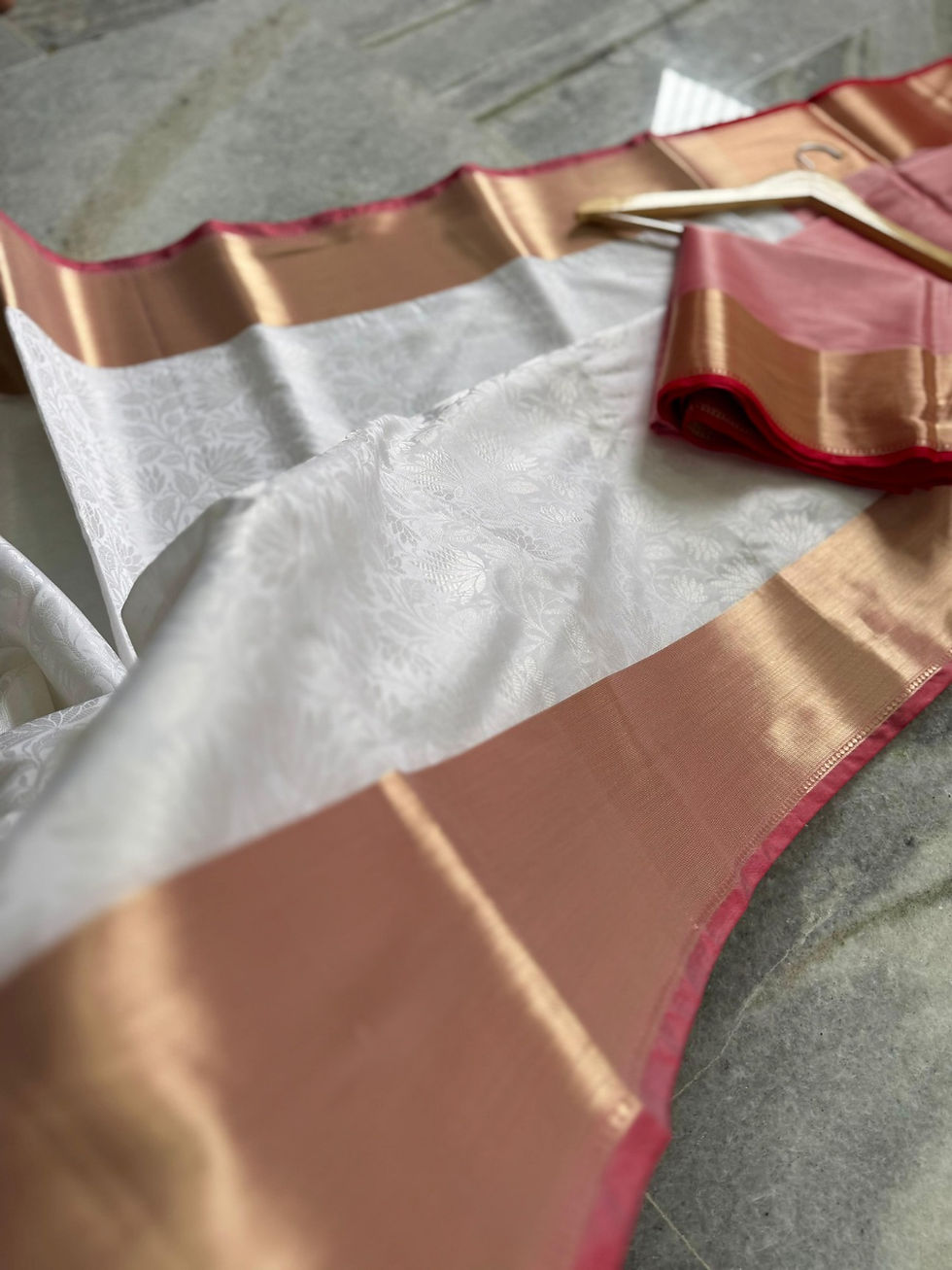 Banarasi Silk Saree DBT143