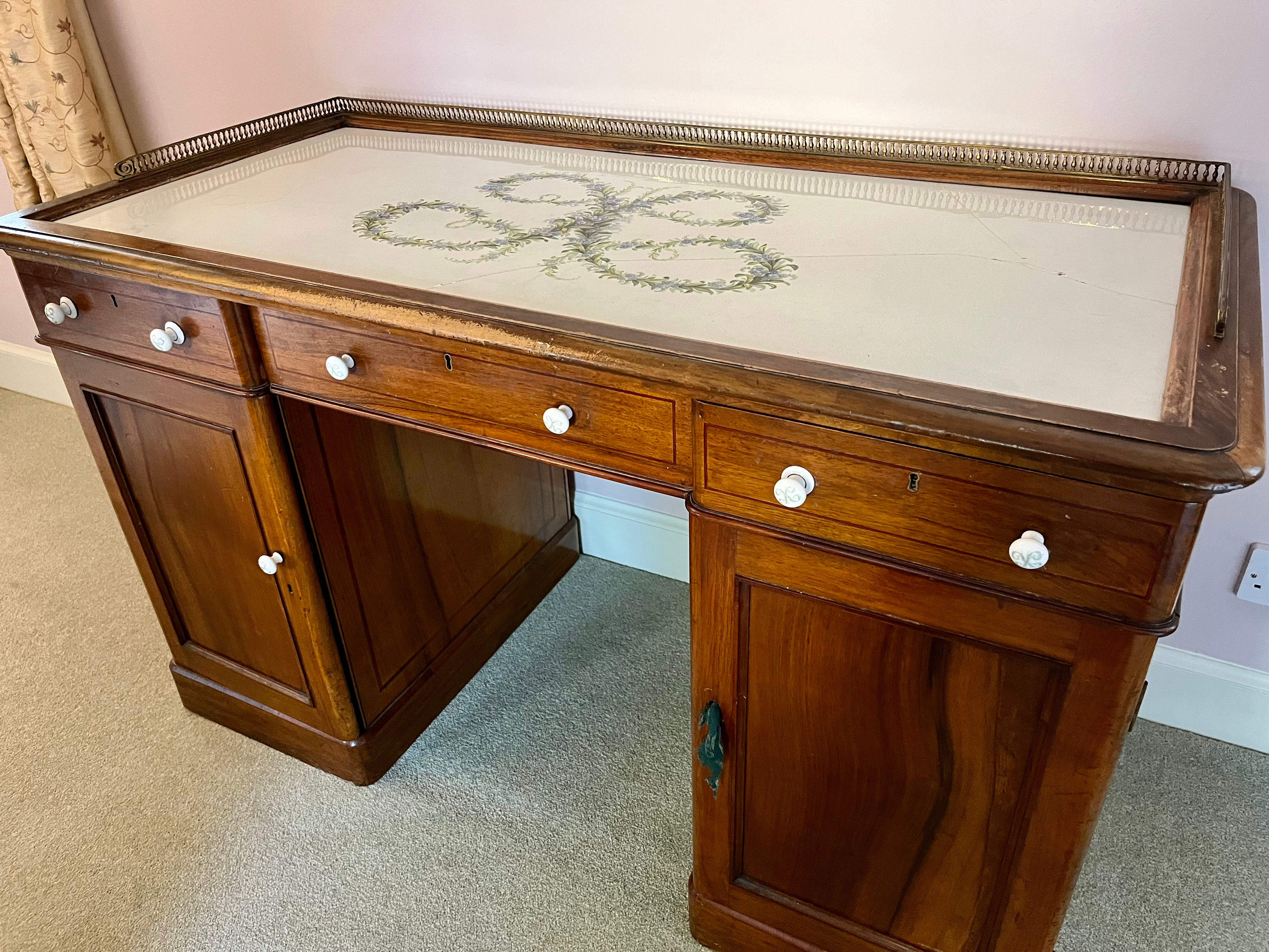 Late 19th Century Mahogany Dressing Table with Sutherland Interest