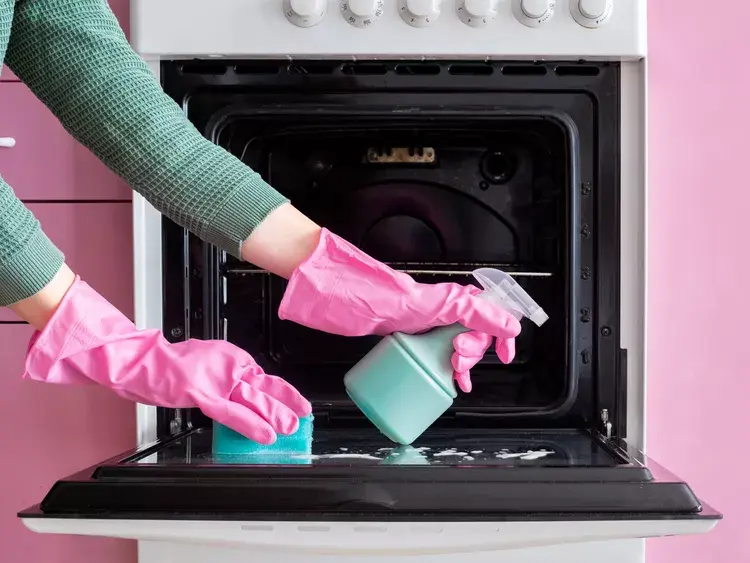 home-organizingcleaninghow-to-clean-an-oven-05-real-simple-7f8bbaf53c814e9495daa8f5d76e9ad